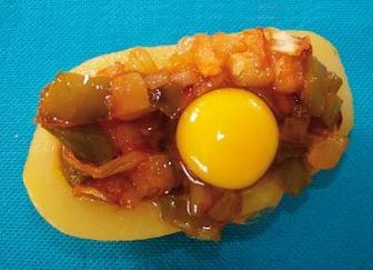 Canapés de pisto con huevos de codorniz receta