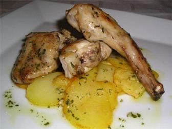 Conejo al ajillo con patatas receta