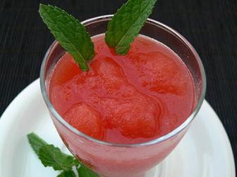 Granizado de fresas con bolitas de melón receta