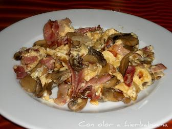 Como hacer un revuelto de setas y bacon muy fácil receta