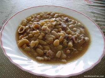 Judias blancas con calamares y almejas receta
