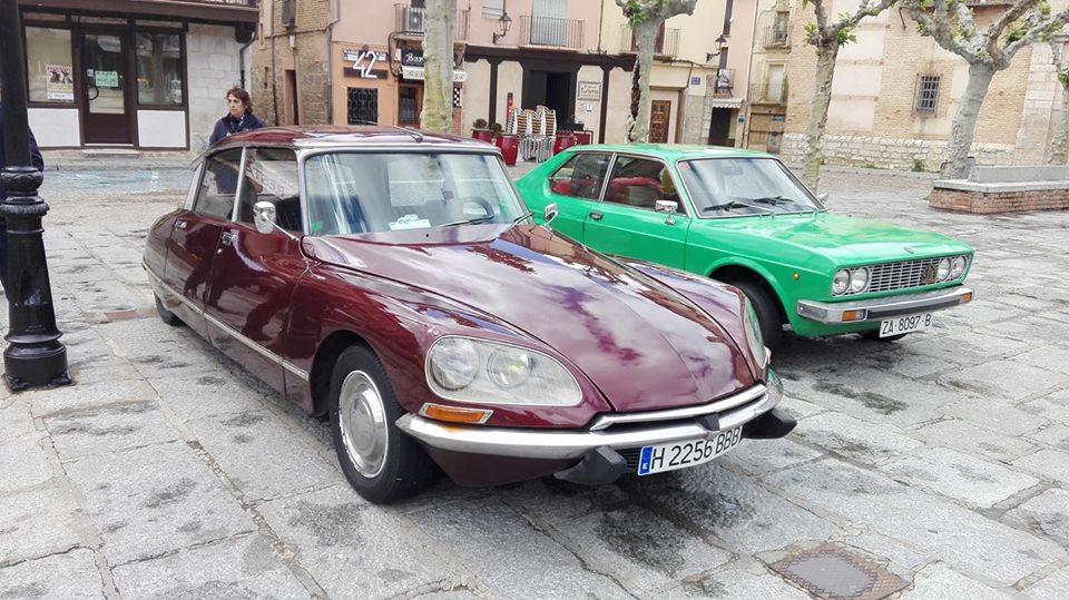 Coche con matrícula H