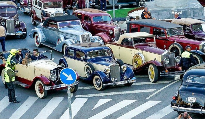 Coche con matrícula H