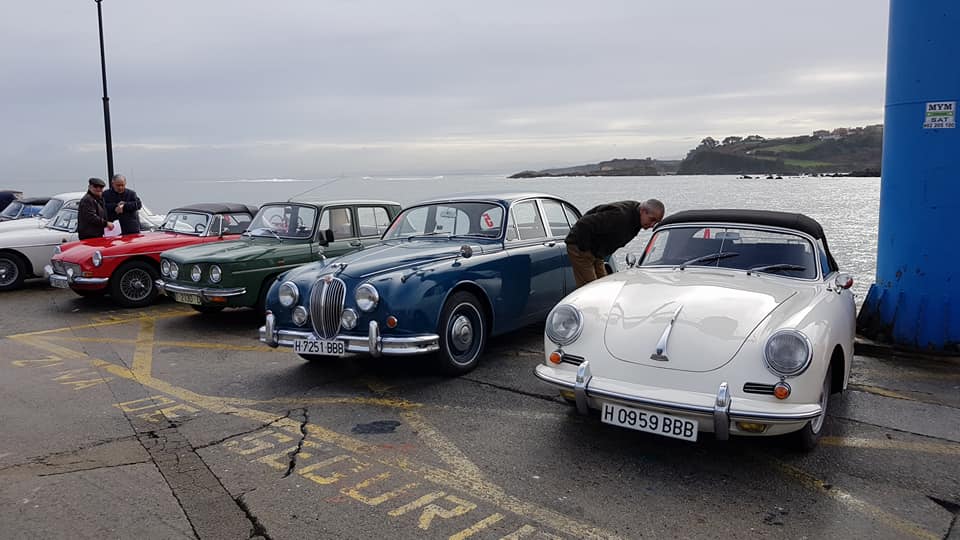 Coche con matrícula H